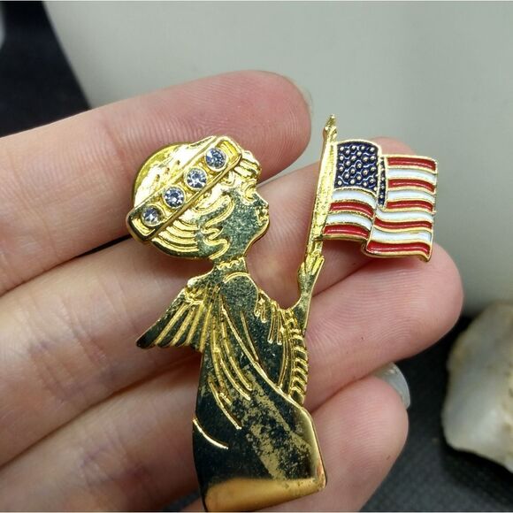 Vintage gold brooch guardian angel USA flak crystals detailing - Picture 1 of 3